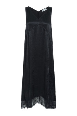 elegant-svart-midi-klanning-med-spets