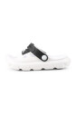 sandales-blanches-avec-bride-noire