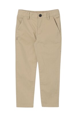 comfortable-and-stylish-trousers-for-casual-wear-with-added-convenience