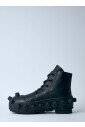 bottes-en-cuir-avec-clous