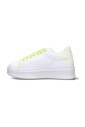 gele-rubberen-sneakers-met-patch