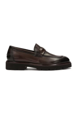 Slip-on halvskor på en tjock sula
