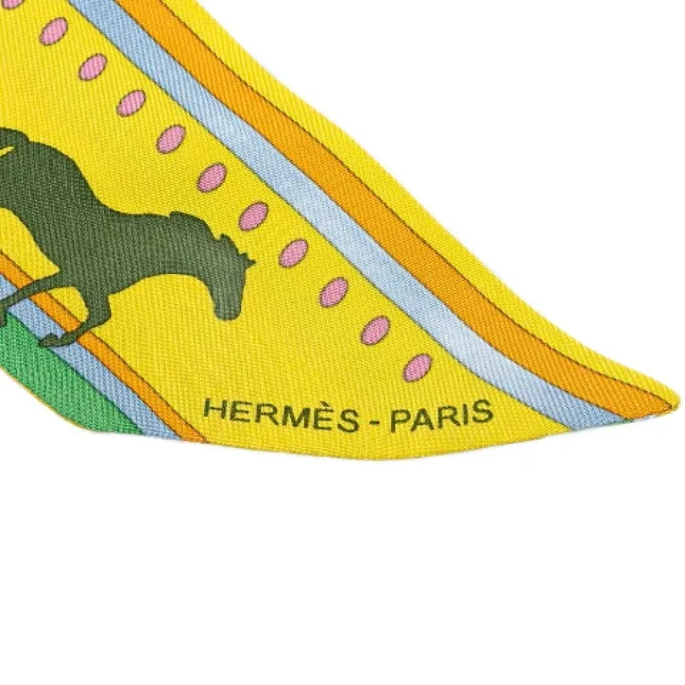 Hermès Vintage Pre-owned Silk scarves Yellow Dames