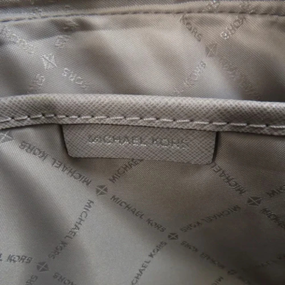 Michael Kors Pre-owned Fabric shoulder-bags Gray Dames