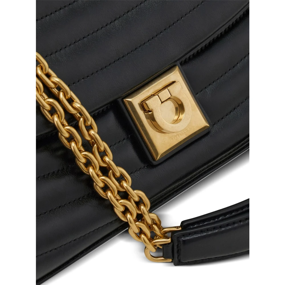 Salvatore Ferragamo Gewatteerde Zwarte Schoudertas met Gancini Black Dames