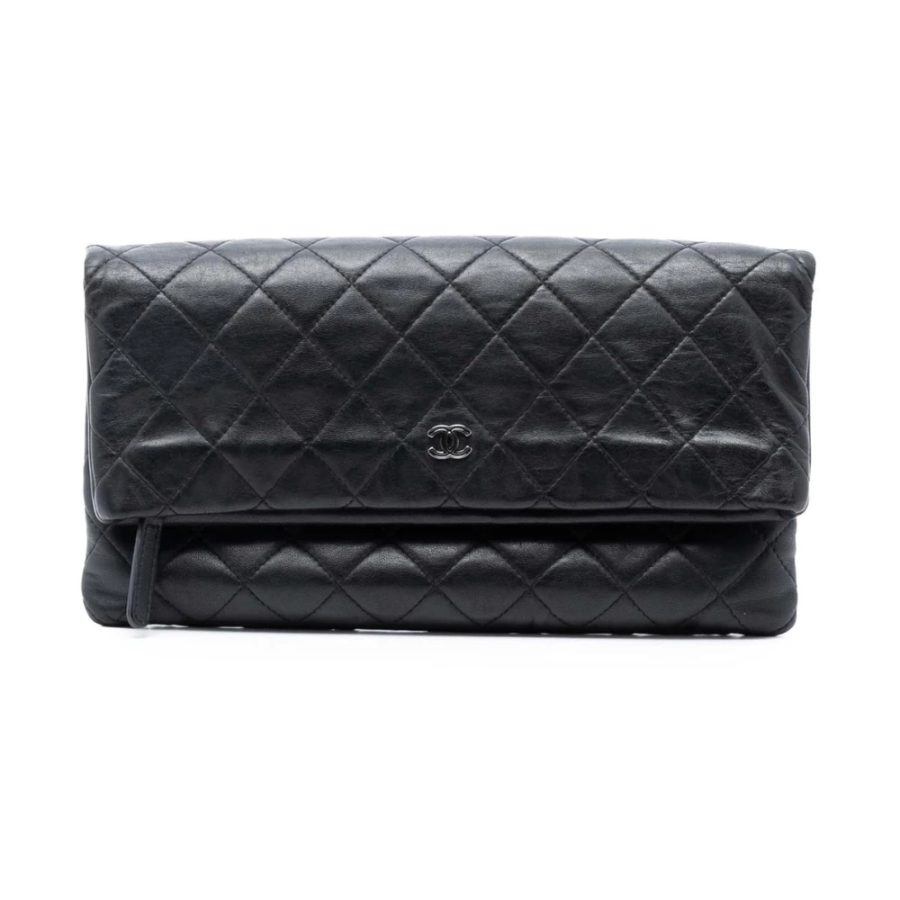 Chanel Vintage Women's Black Pre-Owned Quilted Leather Clutch