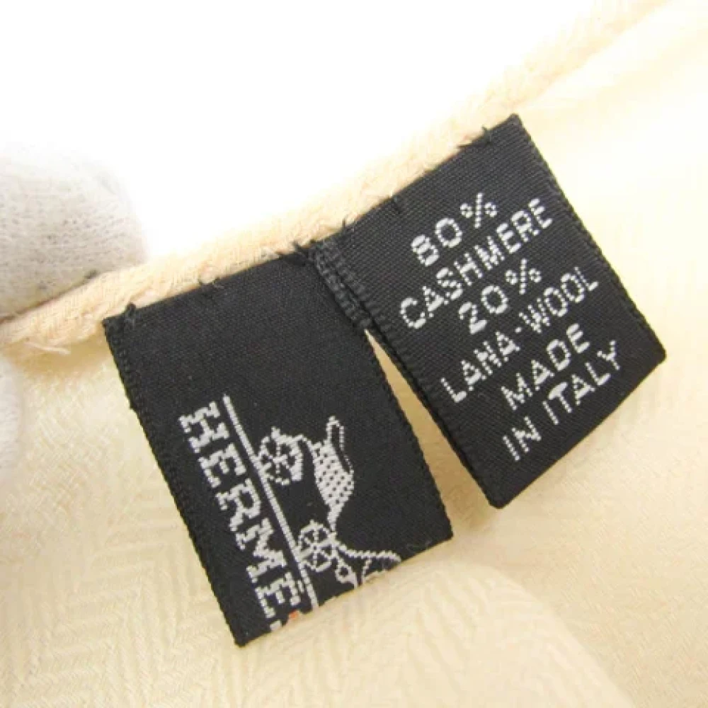 Hermès Vintage Pre-owned Silk scarves Beige Dames
