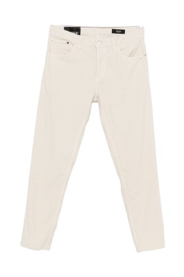 ivory-jeans-for-stylish-casual-outings