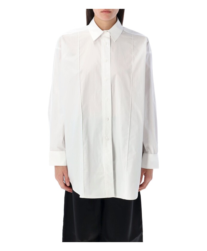 chemise-oversize-dans-un-style-tendance