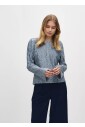 gestructureerde-blauwe-blouse-azuria