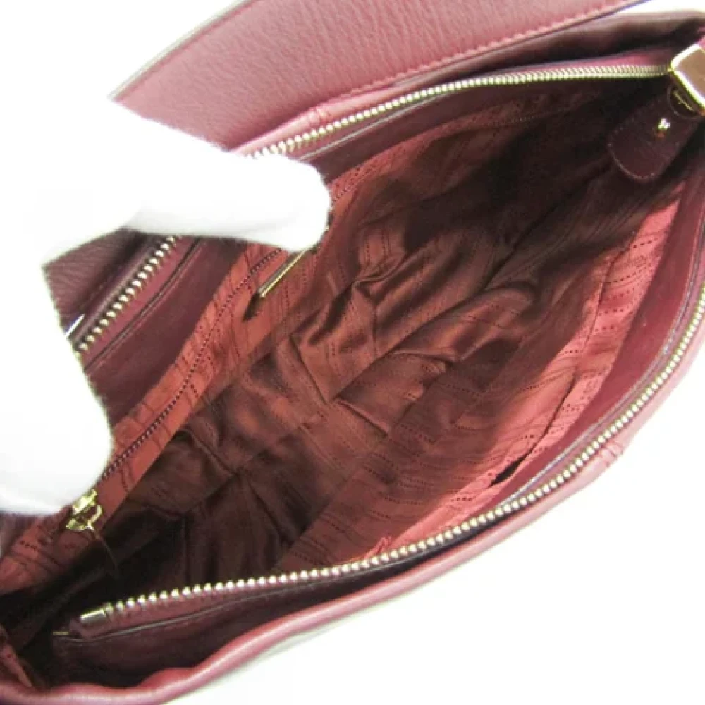 Salvatore Ferragamo Pre-owned Leather shoulder-bags Red Dames