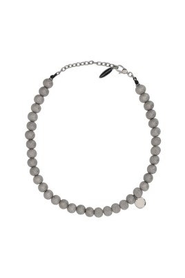 collier-de-perles-scintillantes-avec-pendentif-en-goutte