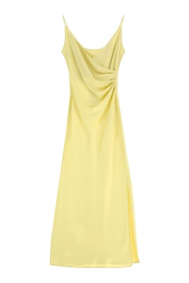 elegant-midi-kjole-med-tynde-stropper
