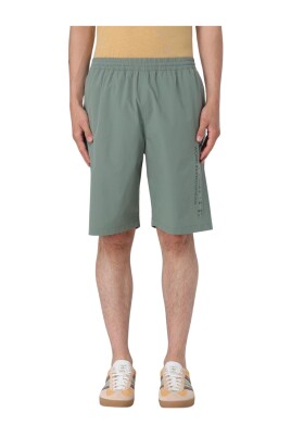 gronne-svomme-shorts-stilfuld-komfort