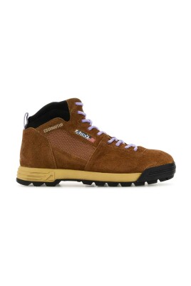 baskets-elegantes-en-daim-marron