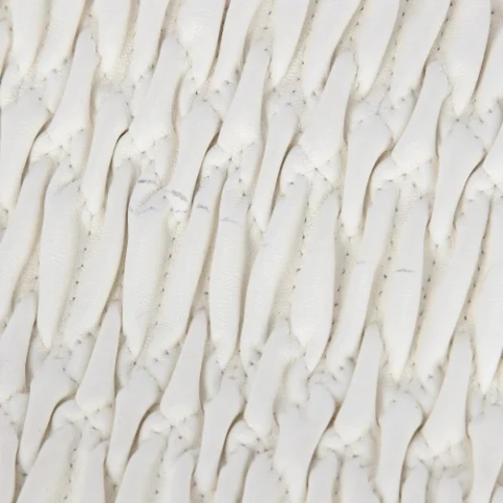 Miu Pre-owned Leather clutches White Dames
