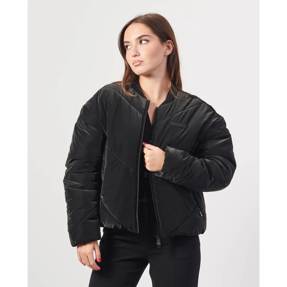 Emporio Armani Zwarte gewatteerde jas met logo Black Dames