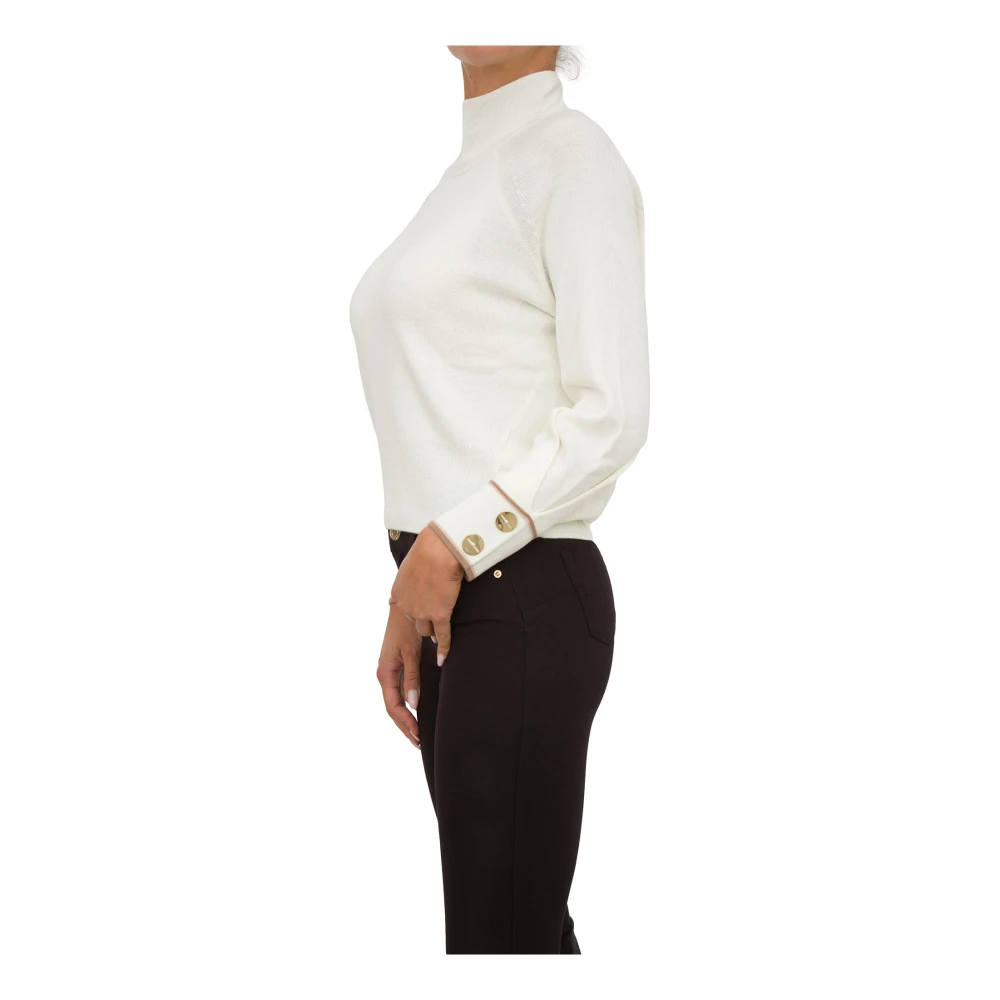 Nenette Hoge hals trui met knoopdetail White Dames