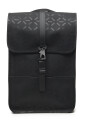 sac-a-dos-noir-avec-fermeture-a-mousqueton