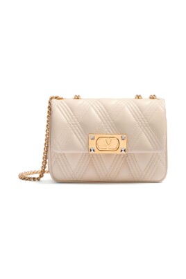 white-shoulder-bag-elegant-and-functional
