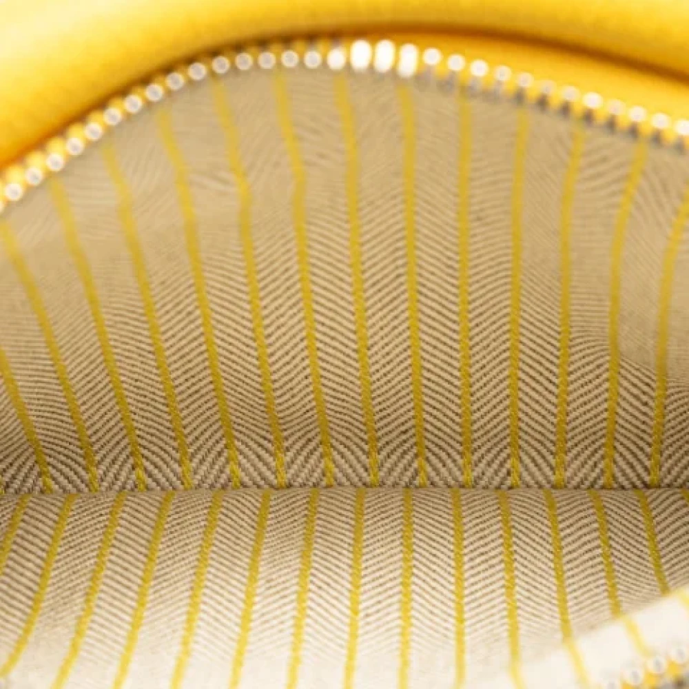 Loewe Pre-owned Canvas shoulder-bags Yellow Dames