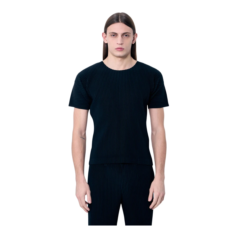 Issey Miyake Zwarte Geplooide T-shirt voor Mannen Black Heren