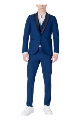 blue-v-neck-lapel-suit-with-pockets