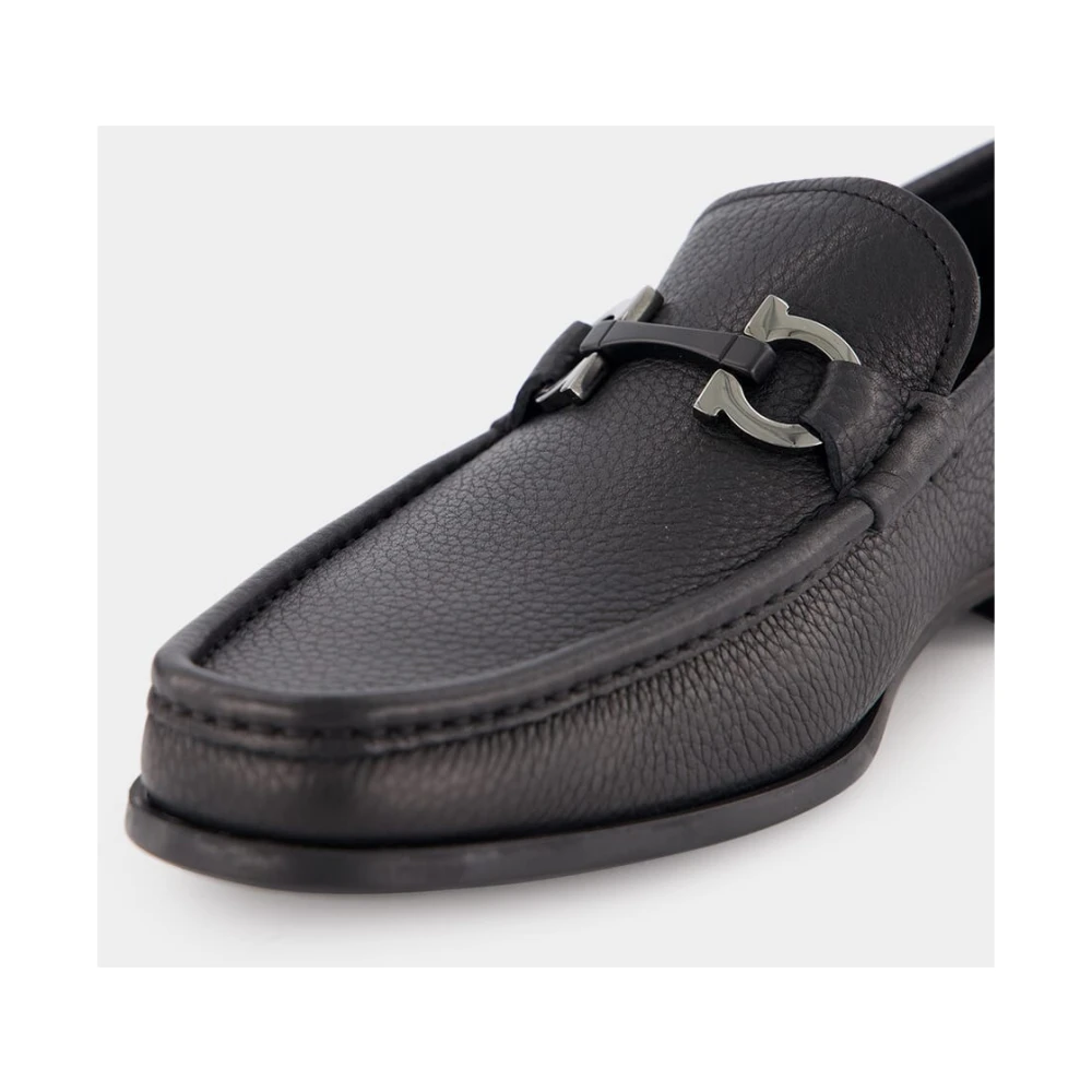 Ferragamo Zwarte leren mocassin met Gancini ornament