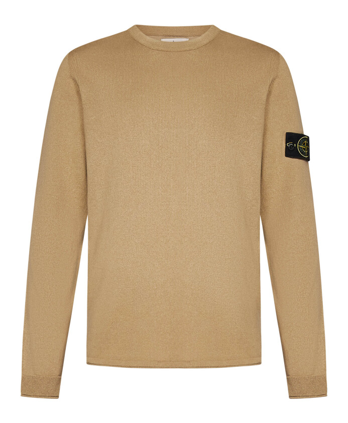 beige-ribbed-sweater-with-badge