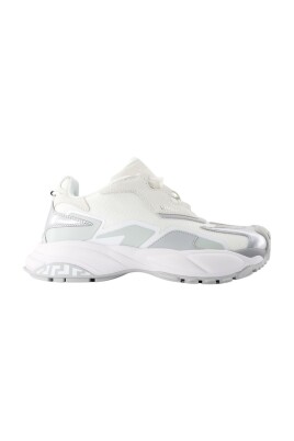 white-leather-low-top-sneakers