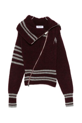 bordeaux-sweater-aw25-stylish-look