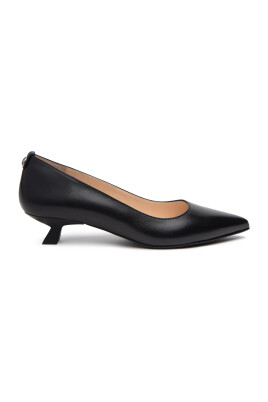 black-heeled-shoes