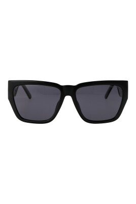 lunettes-de-soleil-elegantes-pour-une-journee-ensoleillee