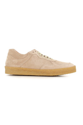 beige-sneaker-i-ruskind-med-perforerede-detaljer