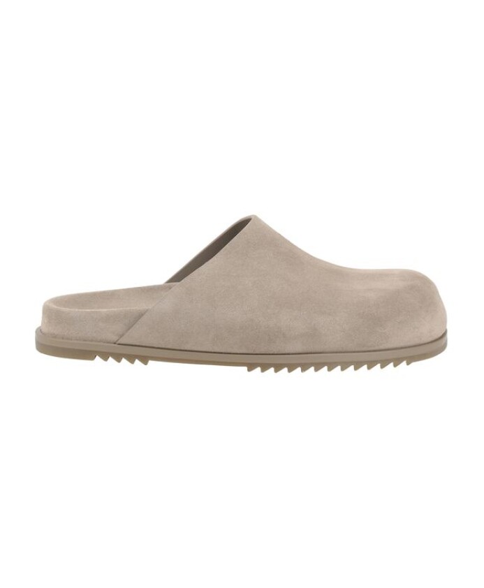 mules-en-daim-pour-un-style-elegant