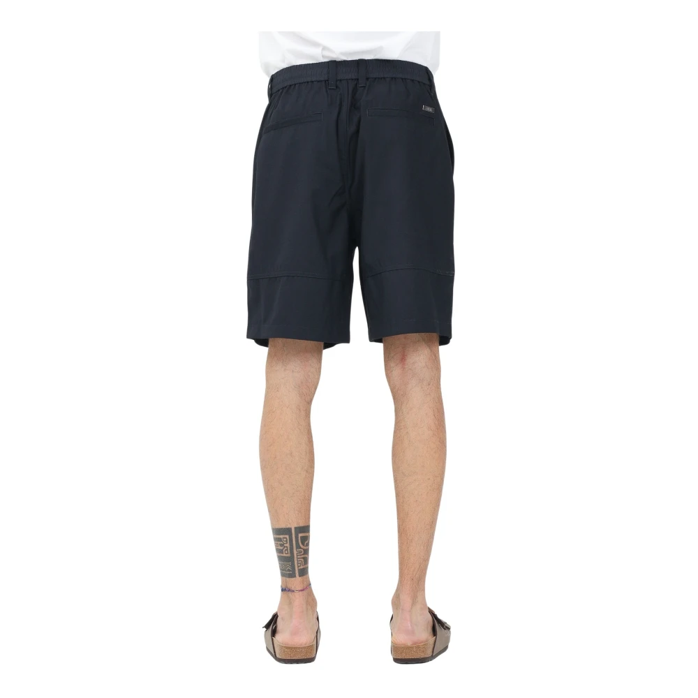 Armani Exchange Eenvoudige en functionele blauwe herenshorts Blue Heren