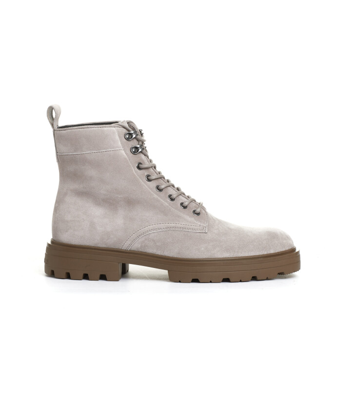 bottines-a-lacets-en-daim