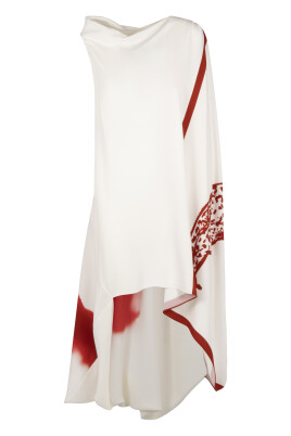printet-viskose-asymmetrisk-hem-kjole