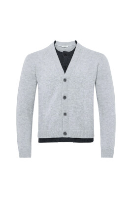 pull-gris-clair-a-boutons