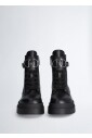 bottines-noires-en-cuir-avec-boucle-logo-et-fermeture-eclair