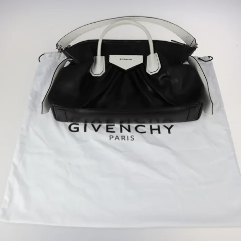 Givenchy Pre-owned Fabric handbags Black Dames