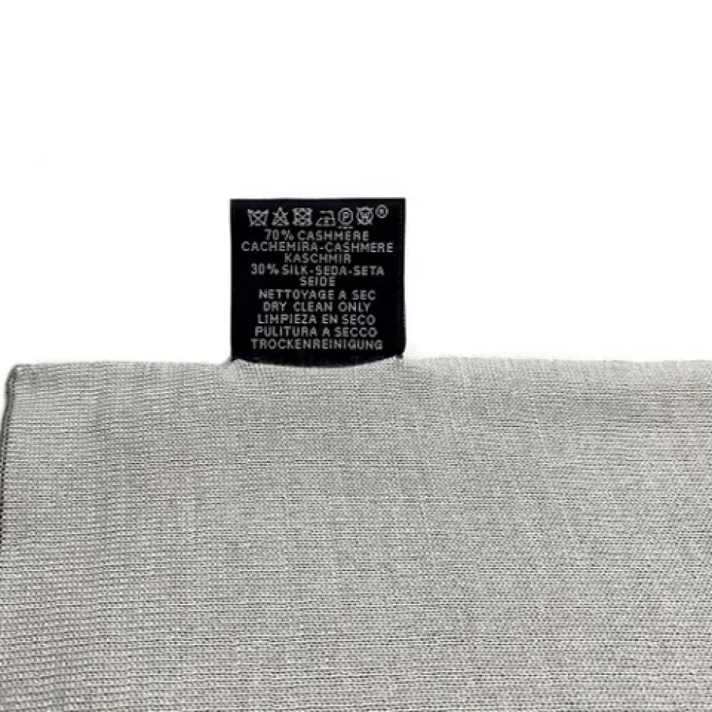 Hermès Vintage Pre-owned Wool scarves Gray Dames