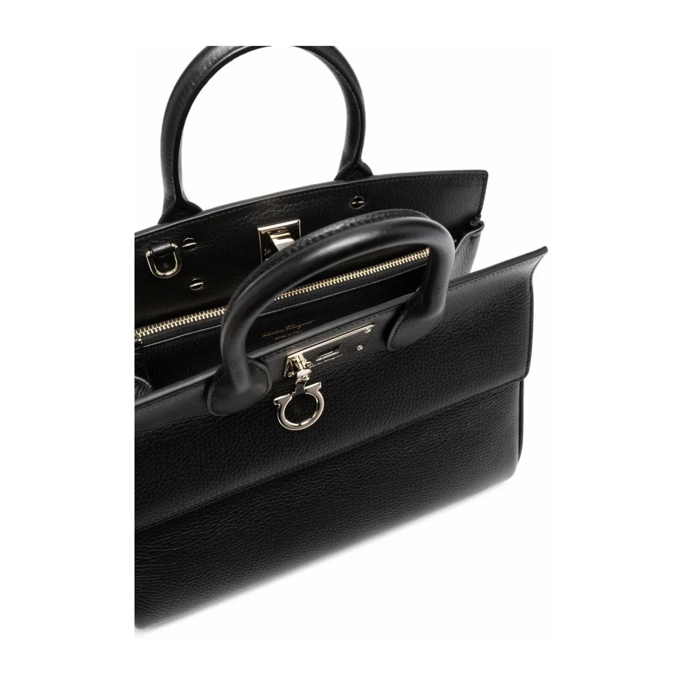 Salvatore Ferragamo Zwarte Schoudertas voor Vrouwen Black Dames