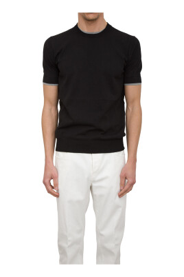black-crewneck-shirt