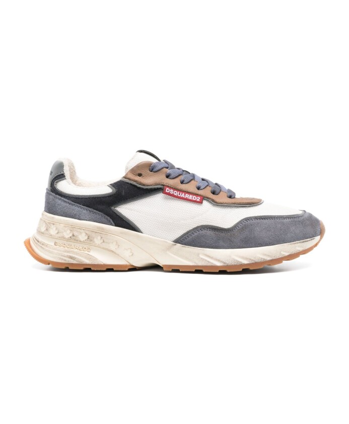 baskets-a-lacets-bleues-semelle-en-caoutchouc
