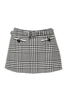 black-skirt-with-side-zip-closure