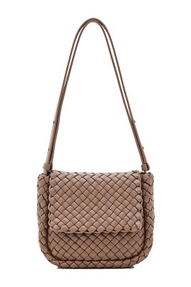 brun-skuldertaske-elegant-stil