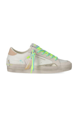 vintage-white-sneaker-with-gold-details