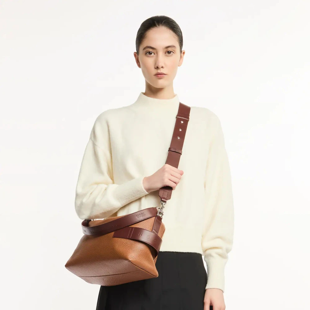 Hogan Script Satchel Tas in Bruin Leer Brown Dames