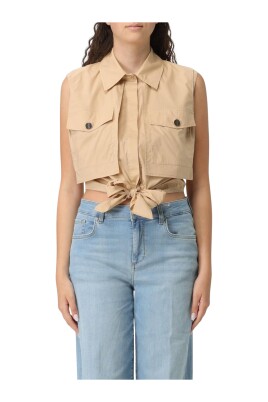 chic-sleeveless-top-with-patch-pockets